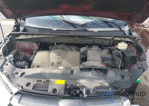 2018 Toyota Highlander Xle from USA, damaged, VIN 5TDJZRFHXJS862295